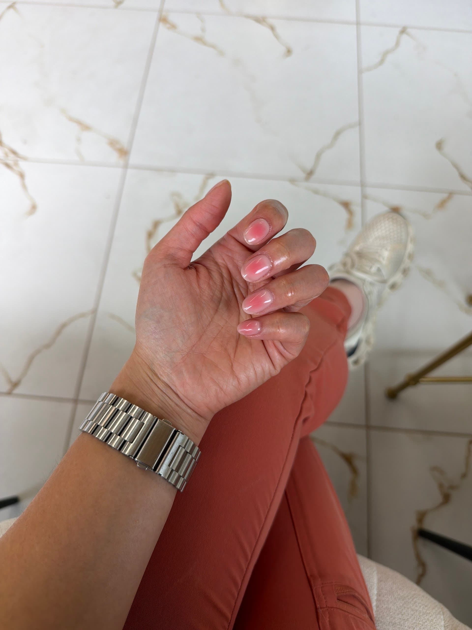 Minimal luxe nail design